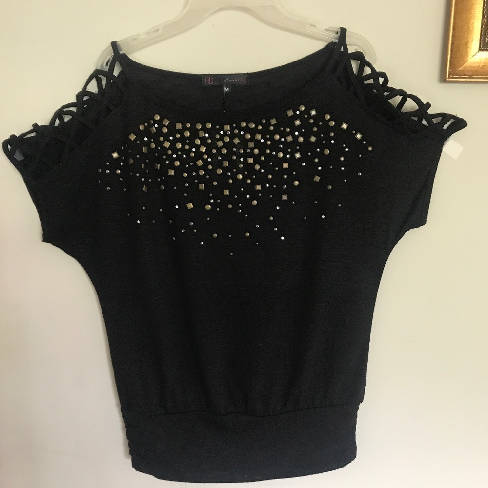 NEW NWOT Open Shoulder top. Black. Medium.
